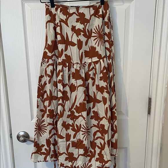 Aakaa High-Low Skirt in Brown and Cream Floral - Picture 4 of 4